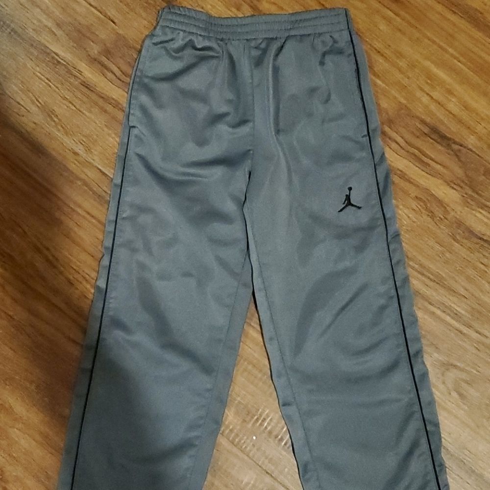 Jordan joggers size medium 5-6 years. EUC